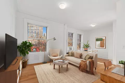 210 E 17th St #5A, New York, NY 10003
