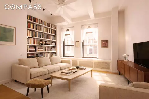 161 W 15th St #2D, New York, NY 10011