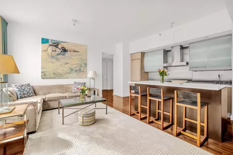 8 Union Sq S #2B, New York, NY 10003