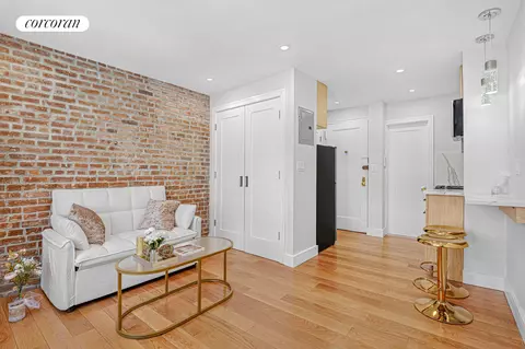 451 W 22nd St #3R, New York, NY 10011
