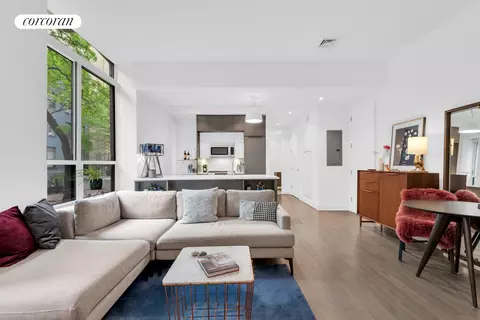 416 W 52nd St #TH215, New York, NY 10019