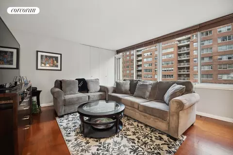 353 E 72nd St #10C, New York, NY 10021