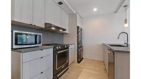 15 E 19th St #2B, Brooklyn, NY 11226