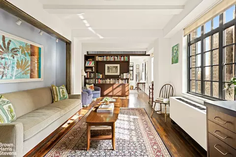 320 E 42nd St #1001, New York, NY 10017