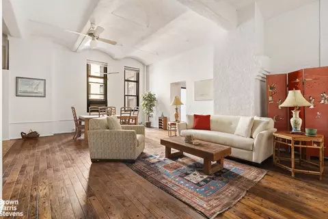 161 W 15th St #3A, New York, NY 10011