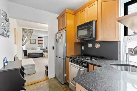 514 W 50th St #5RW, New York, NY 10019