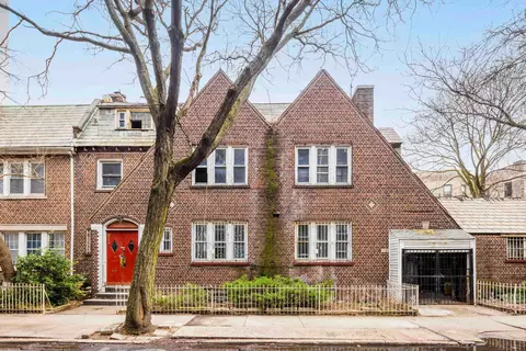 27 E 18th St, Brooklyn, NY 11226