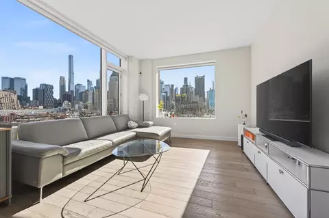 505 W 43rd St #14A, New York, NY 10036
