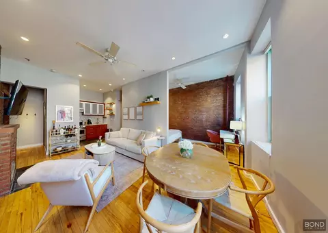256-260 W 21st St #1D, New York, NY 10011