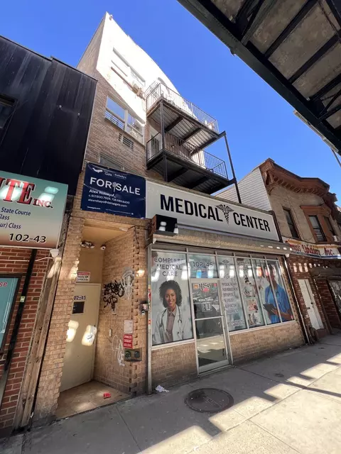 102-45 Jamaica Ave #TOWNHOUSE, Richmond Hill, NY 11418