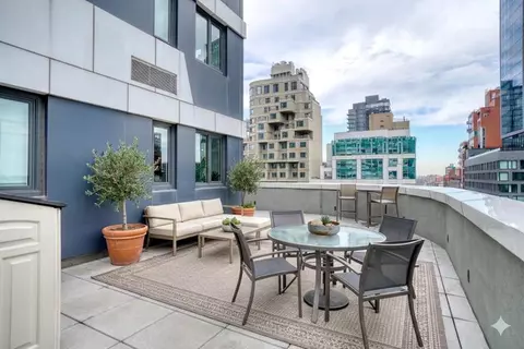 24-16 Queens Plz S #7B, New York City, NY 11101