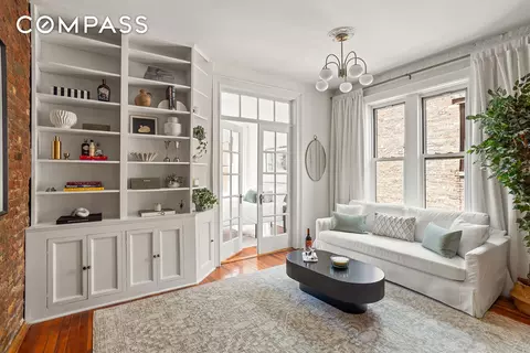 210 E 17th St #5C, New York, NY 10003