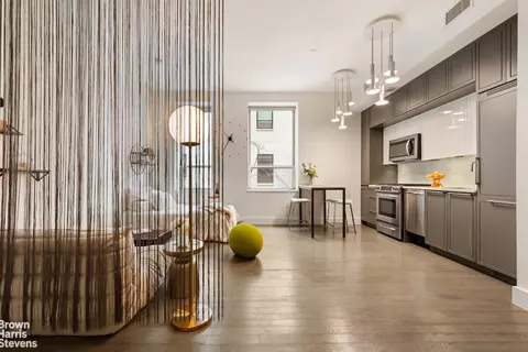 416 W 52nd St #207, New York, NY 10019
