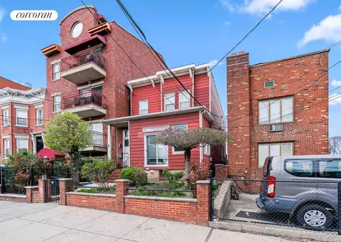 25-04 21st St, New York City, NY 11102
