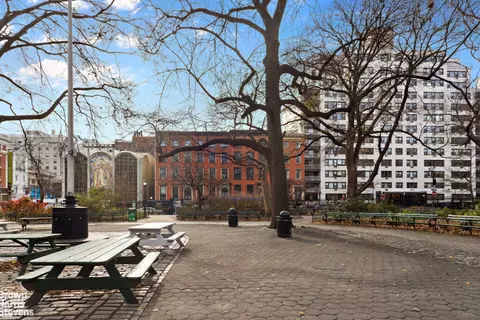 230 E 15th St #2K, New York, NY 10003