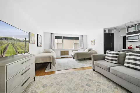 233 E 69th St #5F, New York, NY 10021