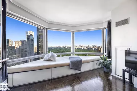 301 W 57th St #30B, New York, NY 10019
