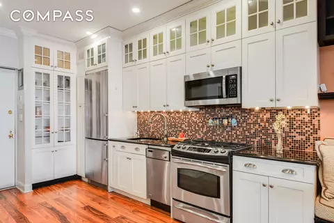 225 W 70th St #4B, New York, NY 10023