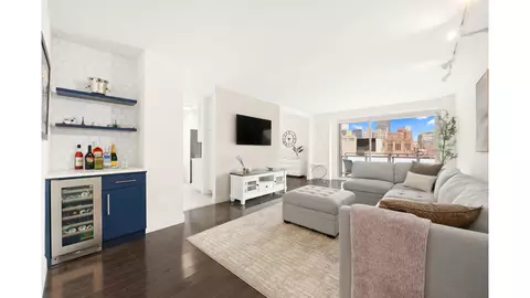 300 E 40th St #27B, New York, NY 10016