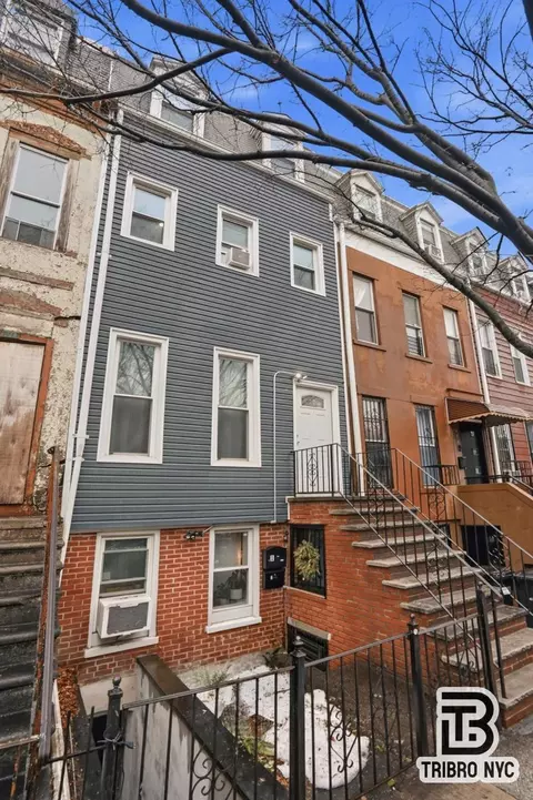 126 Hall St, Brooklyn, NY 11205