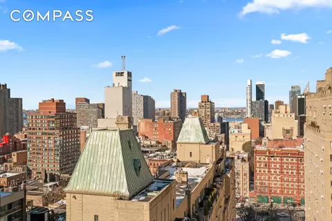 322 W 57th St #26B, New York, NY 10019