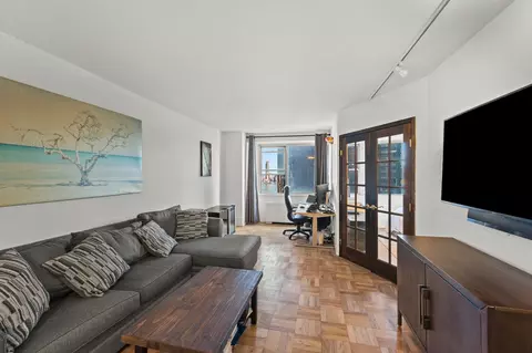 300 E 40th St #12-E, New York, NY 10016