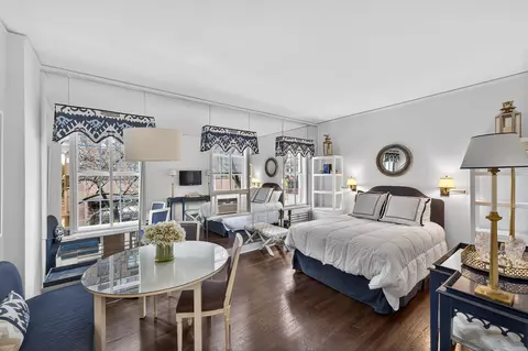 203 E 72nd St #3N, New York, NY 10021