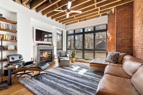 406 W 45th St #3D, New York, NY 10036