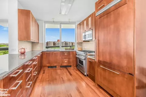 640 W 237th St #10C, New York City, NY 10463