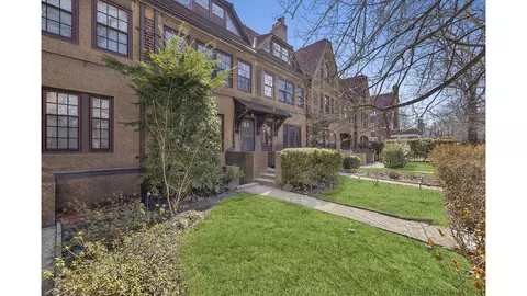 46 Slocum Cres, New York City, NY 11375