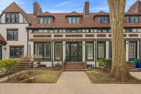 21 Ingram St, New York City, NY 11375