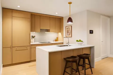 24-01 Queens Plz N #206, New York City, NY 11101