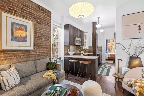 345 W 21st St #2B, New York, NY 10011
