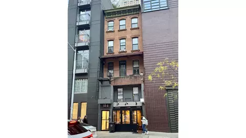 314 W 52nd St, New York, NY 10019
