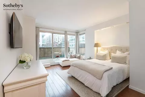 200 E 69th St #4A, New York, NY 10021