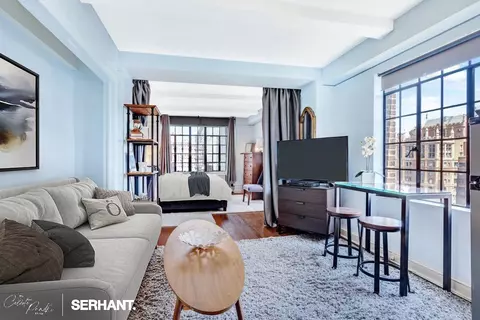 320 E 42nd St #2301, New York, NY 10017