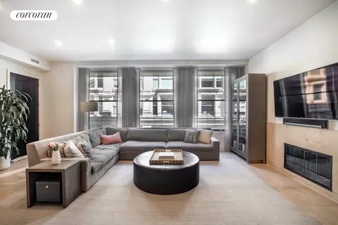32 W 18th St #4A, New York, NY 10011
