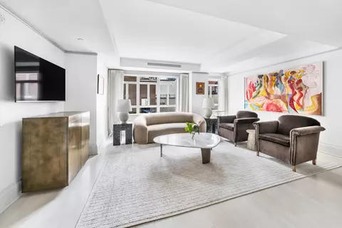 21 E 61st St #6A, New York, NY 10065