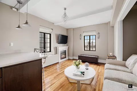 5 Tudor City Pl #1427, New York, NY 10017