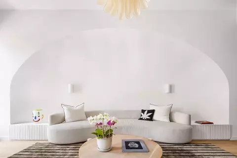 346 W 22nd St #2, New York, NY 10011