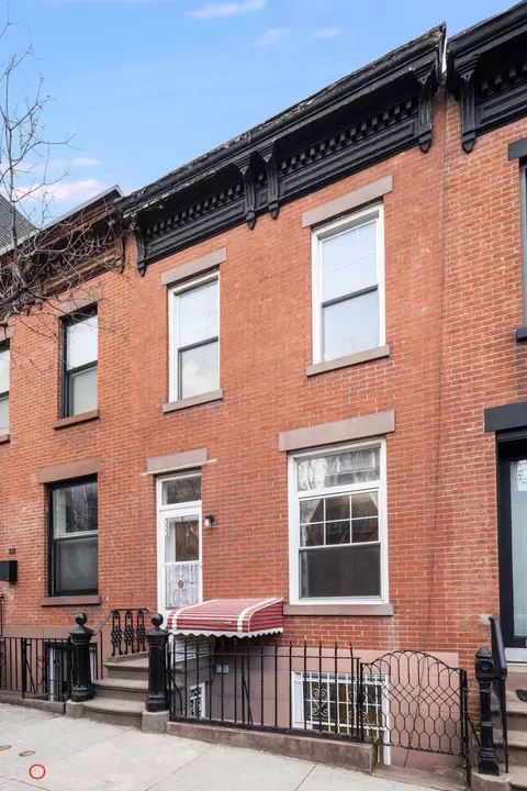 323 Carroll St #MUI-FAMILY TOWNHOUSE, Brooklyn, NY 11231