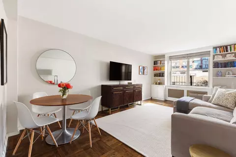 13 W 13th St #4DN, New York, NY 10011