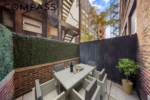 140 W 22nd St #2D, New York, NY 10011