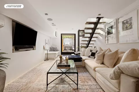 451 W 22nd St #TH, New York, NY 10011