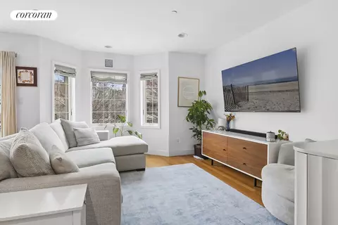 734 E 5th St #3R, Brooklyn, NY 11218