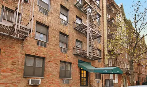 425 W 24th St #4E, New York, NY 10011