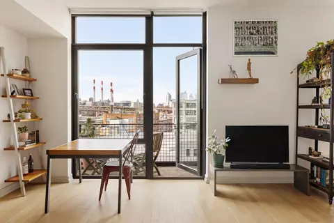 21-45 44th Dr #PHA, New York City, NY 11101