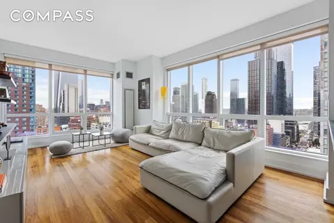 350 W 42nd St #20L, New York, NY 10036