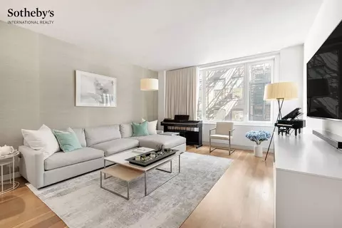 151 W 21st St #6A, New York, NY 10011