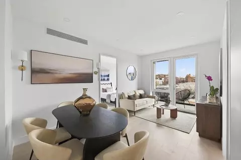 28-08 21st St #2-B, Astoria, NY 11102